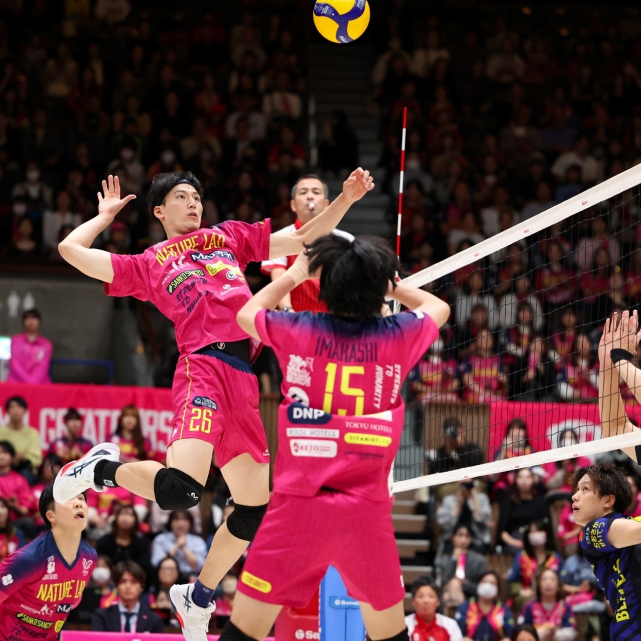 陈威：感谢主教练的高强度训练，我们越努力越幸运